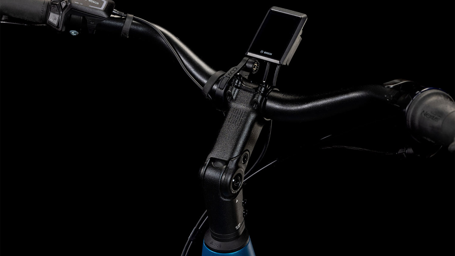 813410_D_01 Cube Supreme Hybrid Deluxe ONE 625 electricblue´n´black – Bild 3