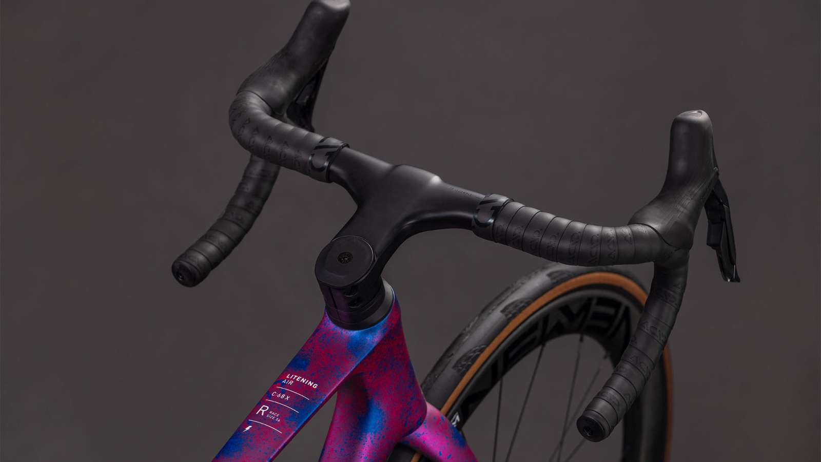 128210_D_01_800x800@2x Cube Litening AIR C:68X Race dazzlepink´n´blue – Bild 3