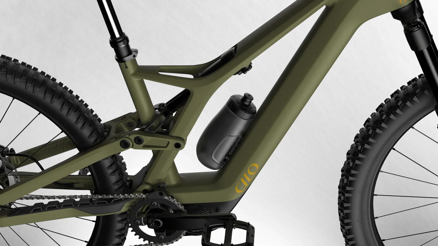 851cb237fb62b353bda933a8fae307aaccae5056_678e8a987a59117f4b2198ab_SEMG_Cilo_LAB001_TANAY_140_Shock_Mount_02_CRF_p_2000_5e08386d_ce09_438 Cilo Tanay C4 Trail Carbon | 29 Zoll E-MTB Fully | muddy green – Bild 6