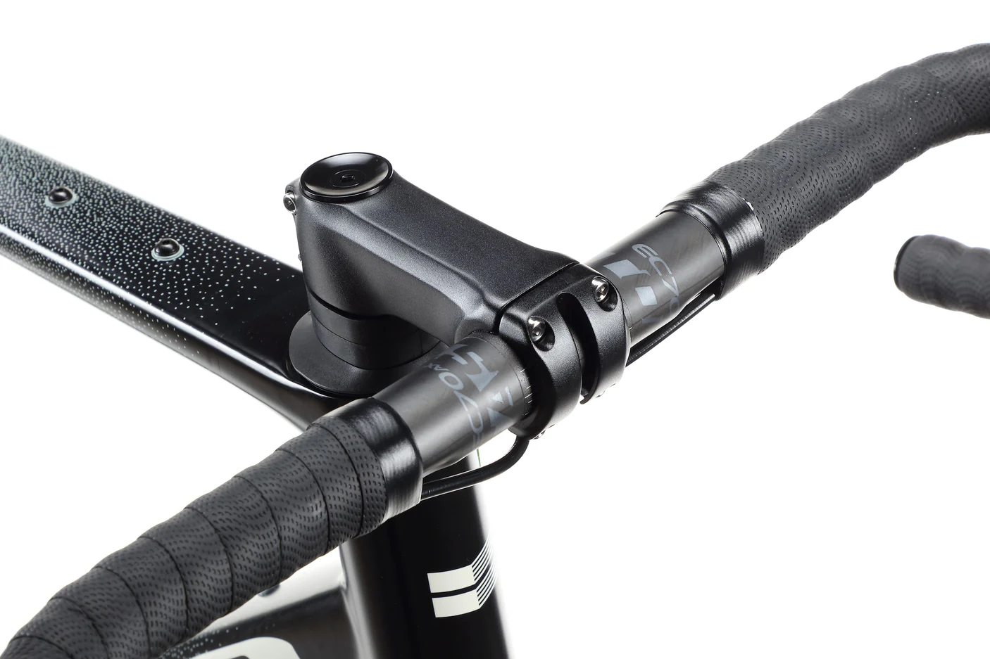 9c728ef76d4cb07a779576c3ff69284527cd1daf_2024_Haro_Buzzard_Carbon_1_Black_Blue_Fade_Detail_8 Haro Bikes Buzzard Carbon 1 – Bild 4