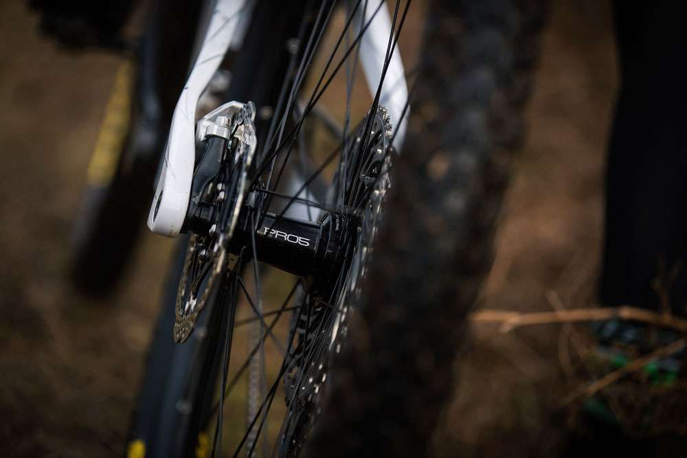 Pro_5_aPI2H0HOyv7V3s_800x800@2x Hope Fortus 30 Pro 5 Disc 6-Loch 29"/27,5" (Mullet) Sram XD – Bild 5