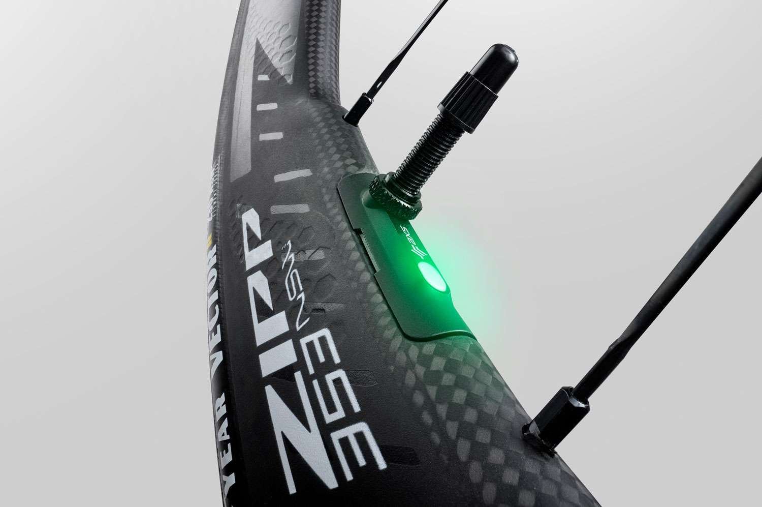 Z_MY26_Studio_250326_CK_353NSW-valve-tight-2_800x800@2x Zipp 303 SW Carbon Disc Tubeless Hinterrad – Bild 4