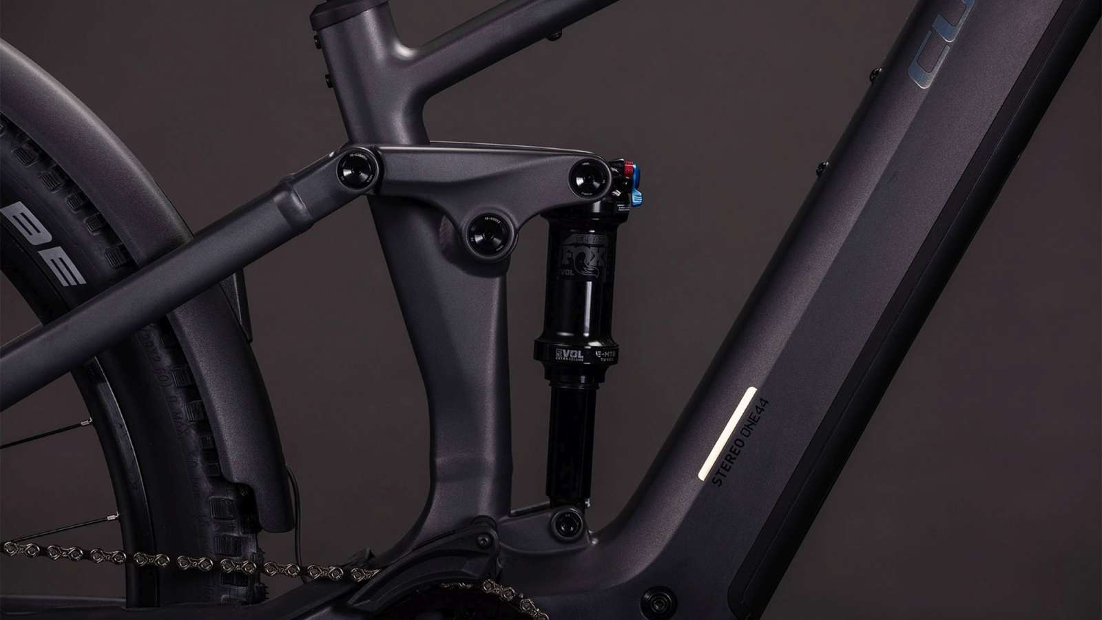 cube-102330-20161583-Stereo-Hybrid-ONE44-EXC-800-FE-irongrey-n-chrome-4_800x800@2x Cube Stereo Hybrid ONE44 EXC 800 FE irongrey´n´chrome – Bild 4